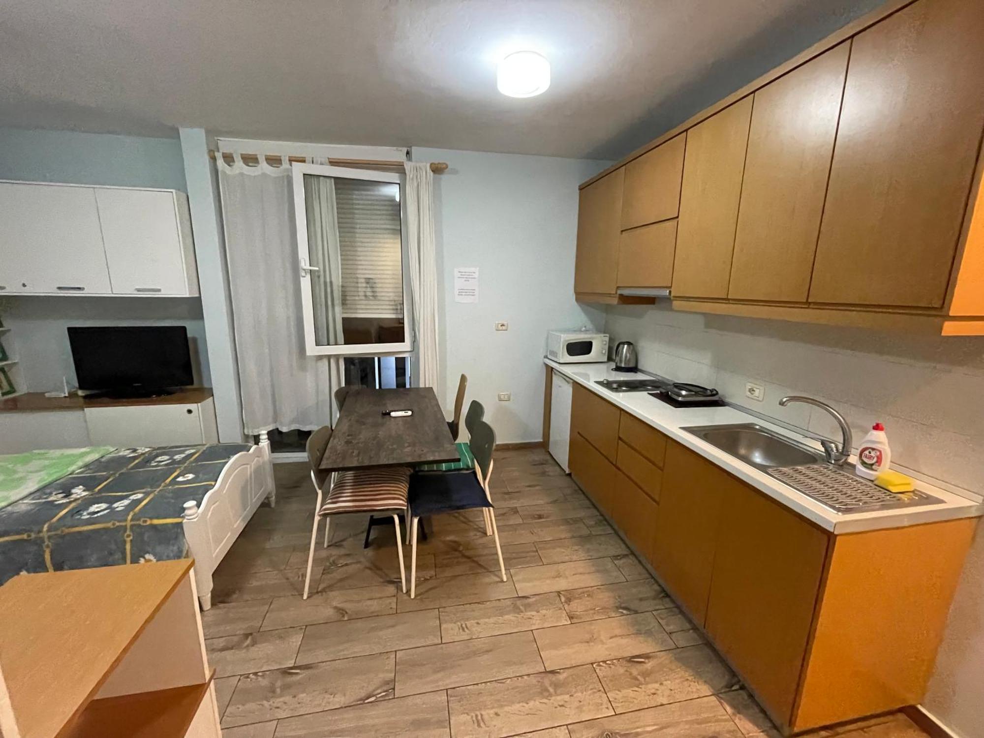 Enjoy Travel Cute Studio Apartment Tirana Bagian luar foto